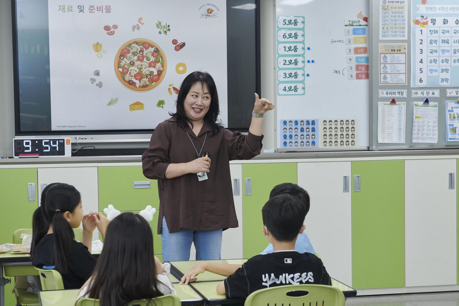 BMW 코리아 미래재단과 굿네이버스가 함께하는 마음건강증진 교육 ‘내 마음을 피자!’ 프로그램 진행 모습 (굿네이버스 제공)