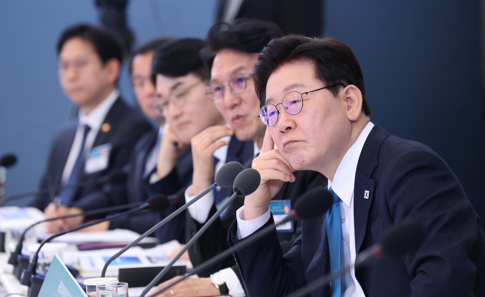 AI 자율주행-재생에너지 규제 특례… 李 “총괄 권한 차르 활용”