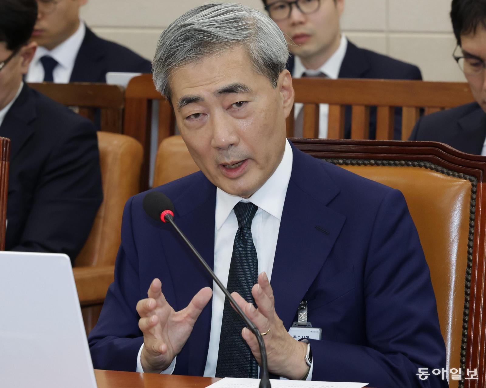 15일 신현송 한국은행 총재 후보자가 국회 재정경제기획위원회 인사청문회에서 의원 질의에 답변하고 있다.
이훈구 기자 ufo@donga.com