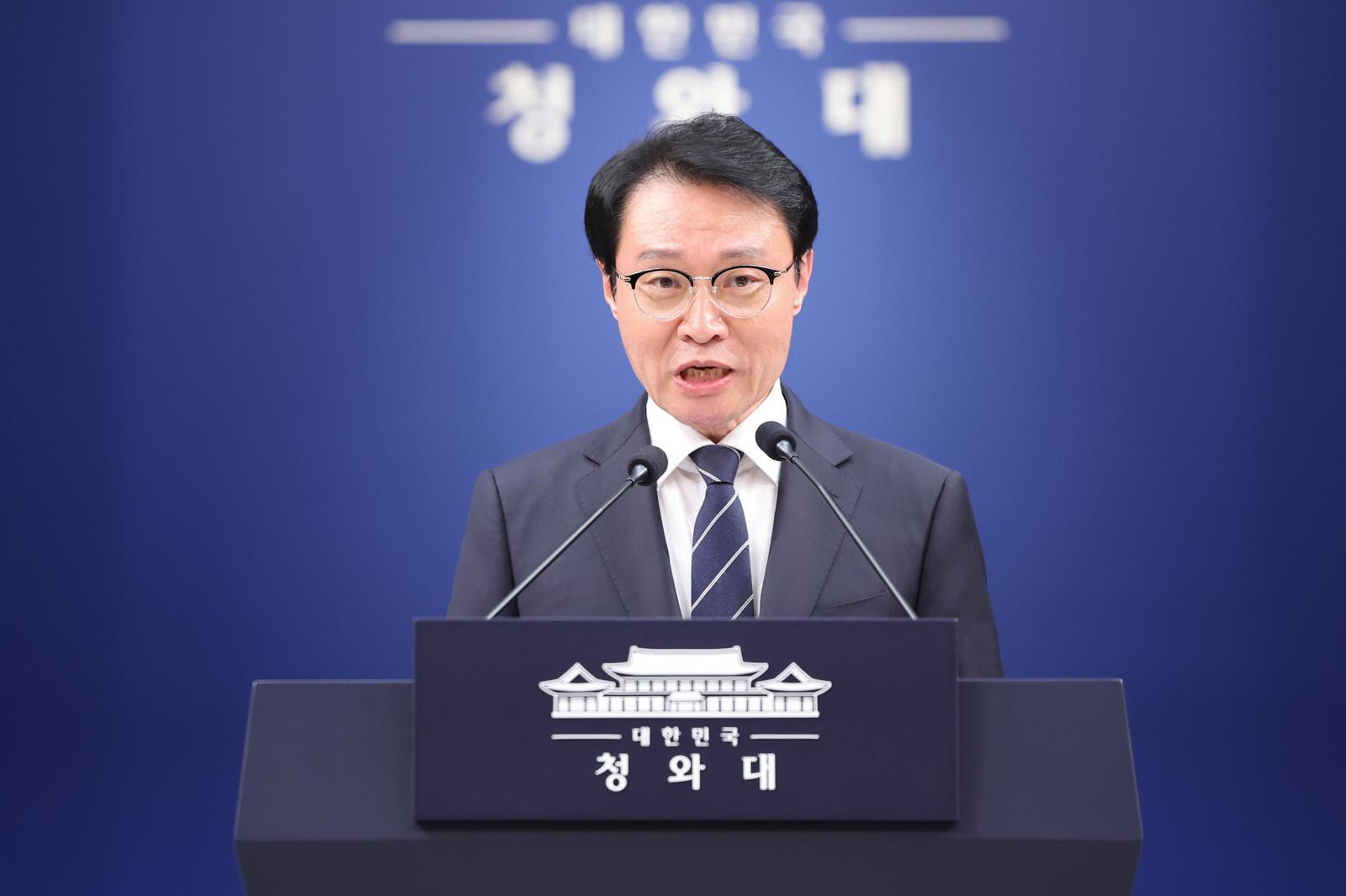 (서울=뉴스1) 허경 기자 = 이규연 홍보소통수석이 16일 청와대 춘추관에서 민주평통 자문회의 수석부의장 등 인사 관련 브리핑을 하고 있다. 2026.4.16/뉴스1