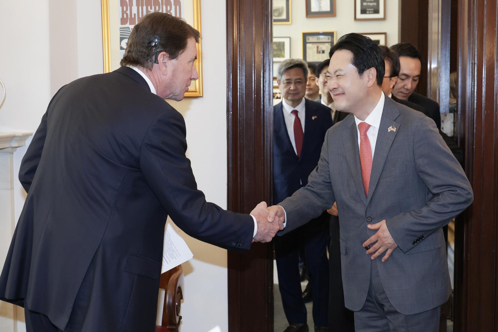 방미 중인 장동혁 국민의힘 대표가 지난 15일(현지시간) 빌 해거티(Bill Hagerty) 상원의원을 면담하고 있다. 2026.4.16 국민의힘 제공