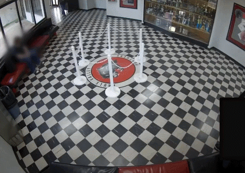 총성을 듣고 교무실에서 뛰쳐나와 괴한을 맨몸으로 막은 커크 무어 폴스밸리 고등학교 교장. X(구 트위터) 캡처