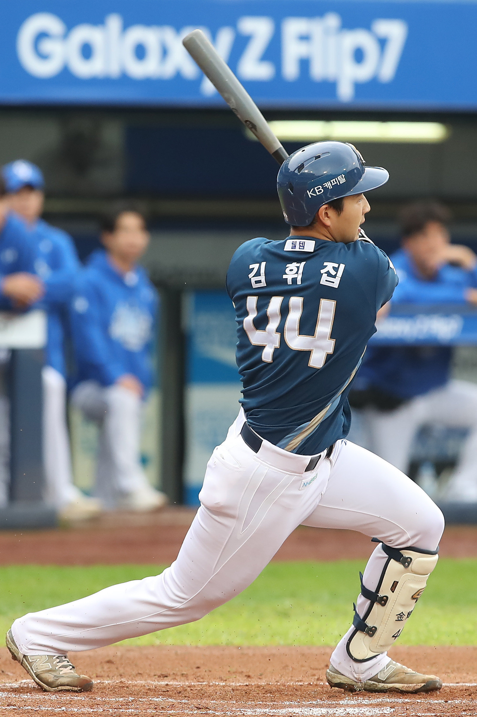 ‘사구 맞은’ NC 김휘집, 손목 골절 진단…“복귀까지 6주”