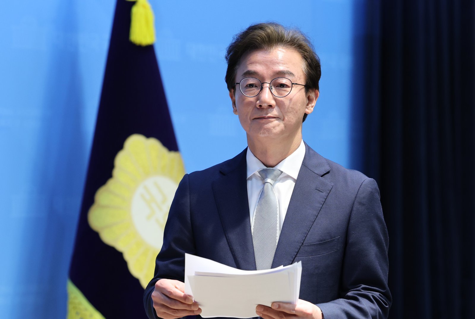 전재수·한동훈 ‘맞고소’…“휴대폰 비번 풀라” “까르띠에 수수여부 말하라”