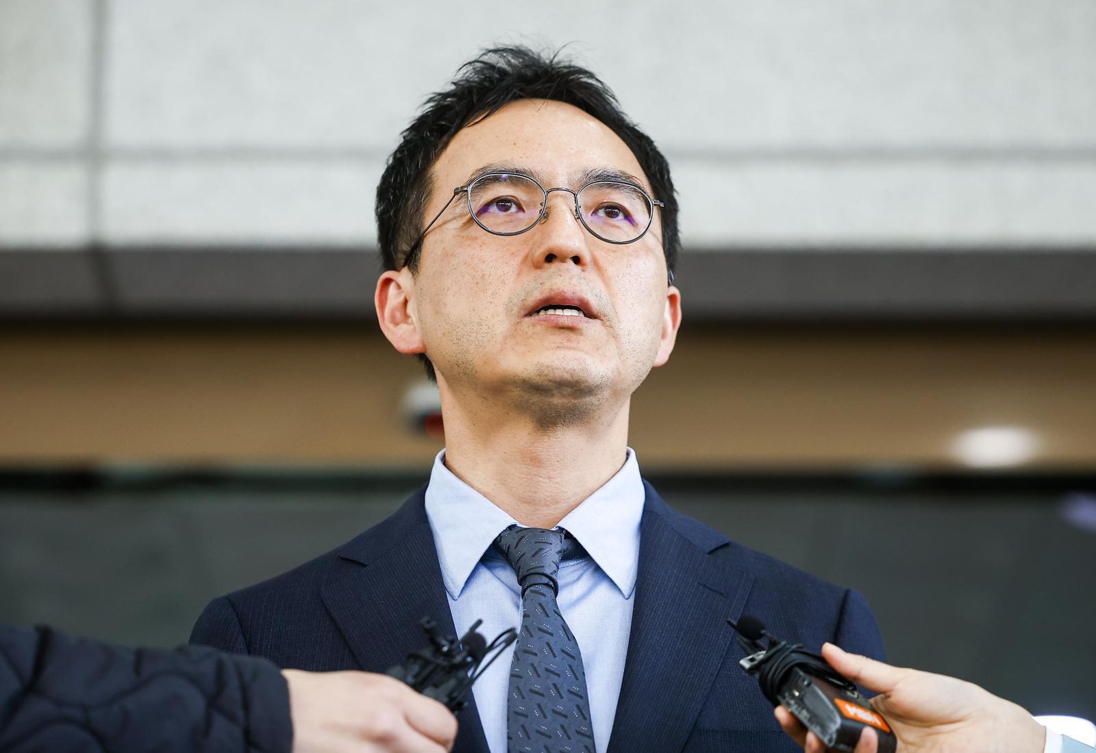 구자현 검찰총장 직무대행이 17일 서울 서초구 대검찰청 앞에서 국회에서 진행 중인 윤석열 정권 정치검찰 조작기소 의혹 사건 진상규명 국정조사와 관련해 입장을 밝히고 있다. 2026.04.17 뉴시스