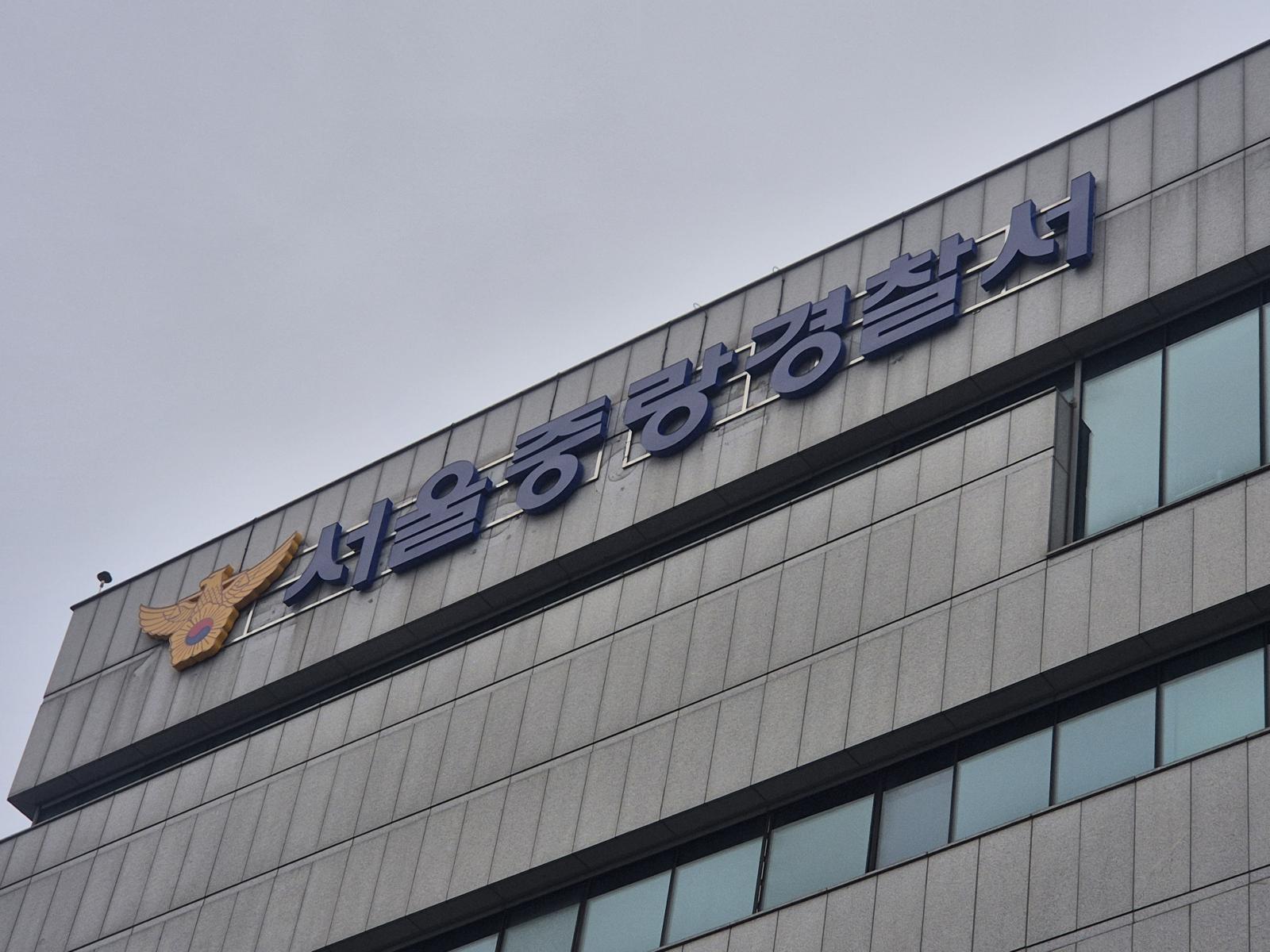 “음식 이물질 나와”…시장 상인 112명 협박한 60대女 구속 송치