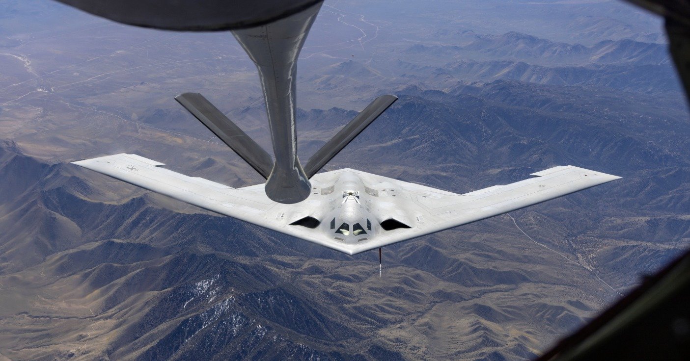 ‘침묵의 암살자’ 후계자 ‘B-21’ 공개…中 견제 핵심 전략 자산 부상