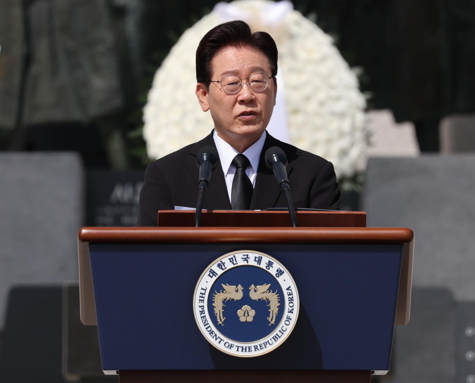 이재명 대통령이 19일 서울 강북구 수유동 국립4·19민주묘지에서 열린 제66주년 4·19혁명 기념식에서 기념사를 하고 있다. 뉴스1