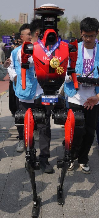 中 로봇, 하프마라톤서 인간 뛰어넘어…21km 구간 50분대 완주