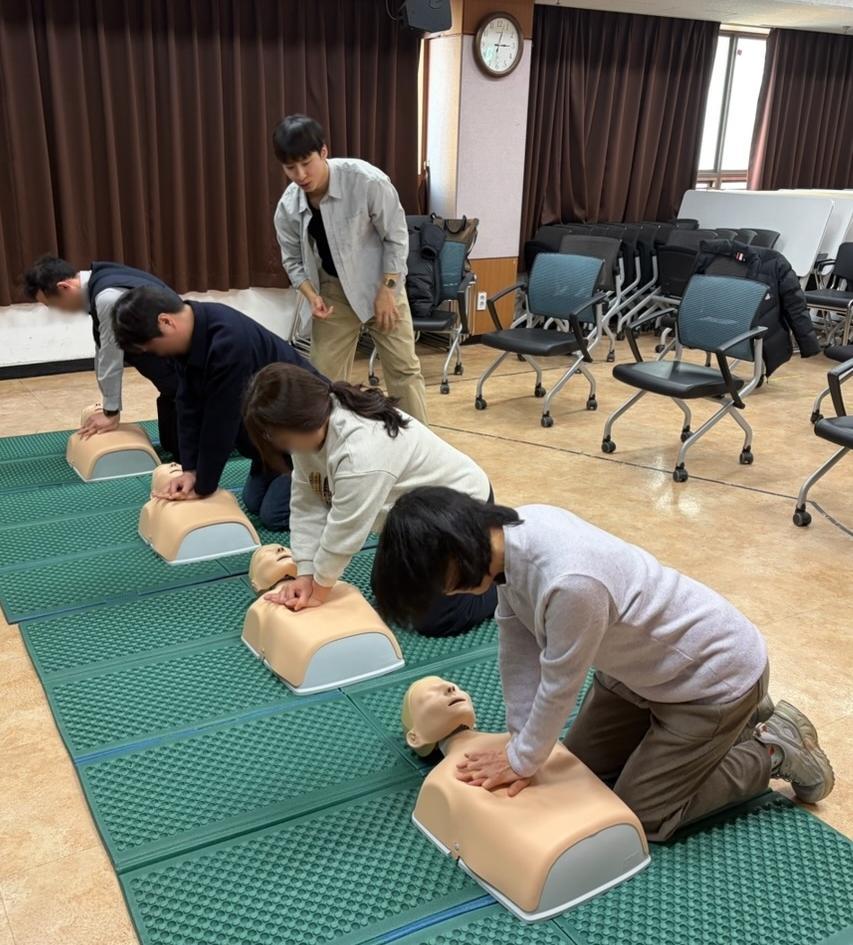 구로구보건소 9층 상설교육장에서 심폐소생술 교육이 진행되고 있다. 구로구 제공