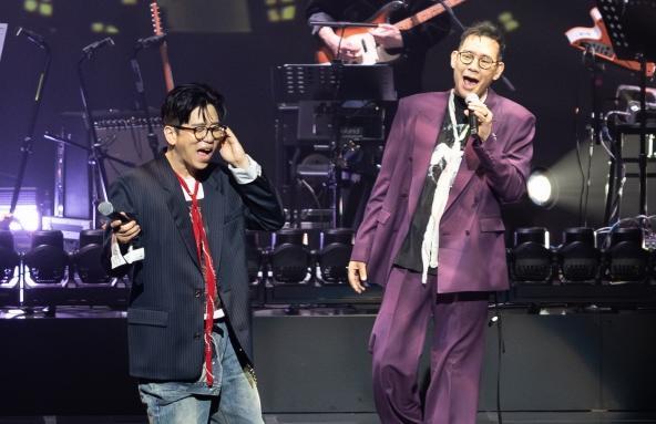“문 열리자 감정이 밀려왔다”…이적-김진표, 20년만에 다시 남성 듀오 ‘패닉’으로
