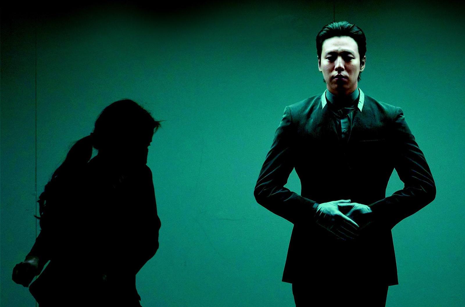 죽음의 의미 알 리 없는 염하는 로봇… 연극이란 언어로 풀어낸 SF 속 인간