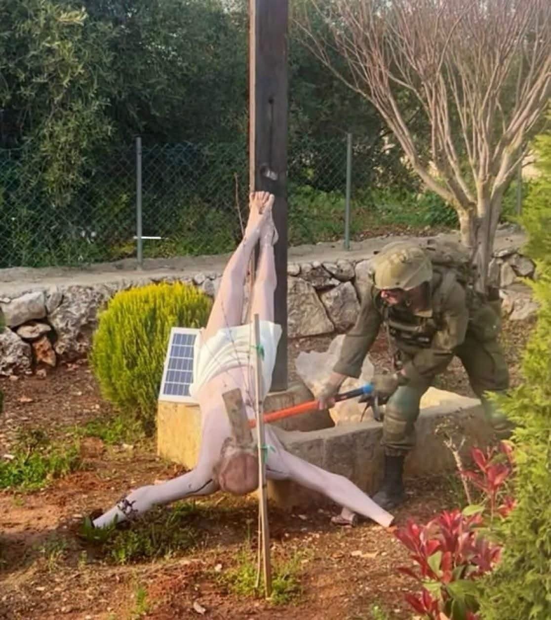 레바논서 예수상 망치로 내려친 이스라엘 병사…軍 “엄중 조치”