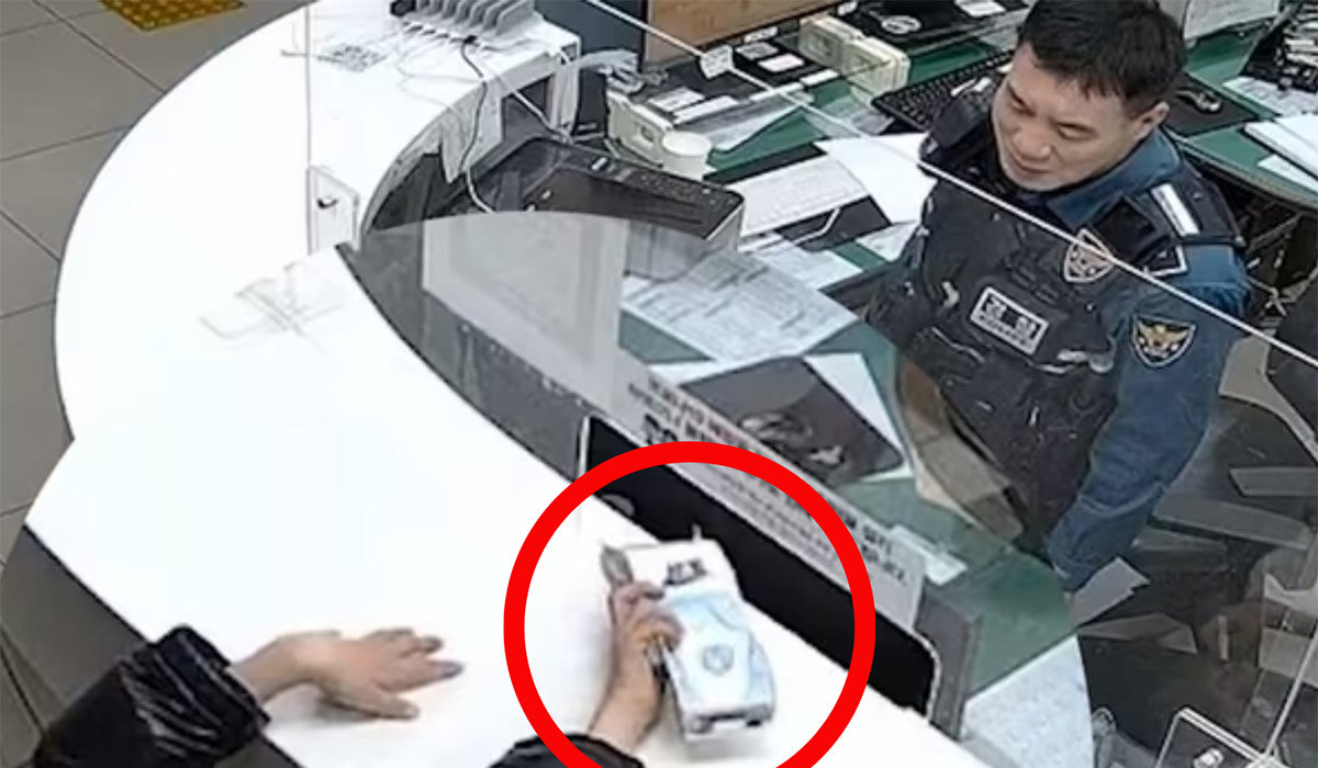 “저 기억하시나요?”…사진 찍어준 경찰관 잊지 못한 아이의 선물