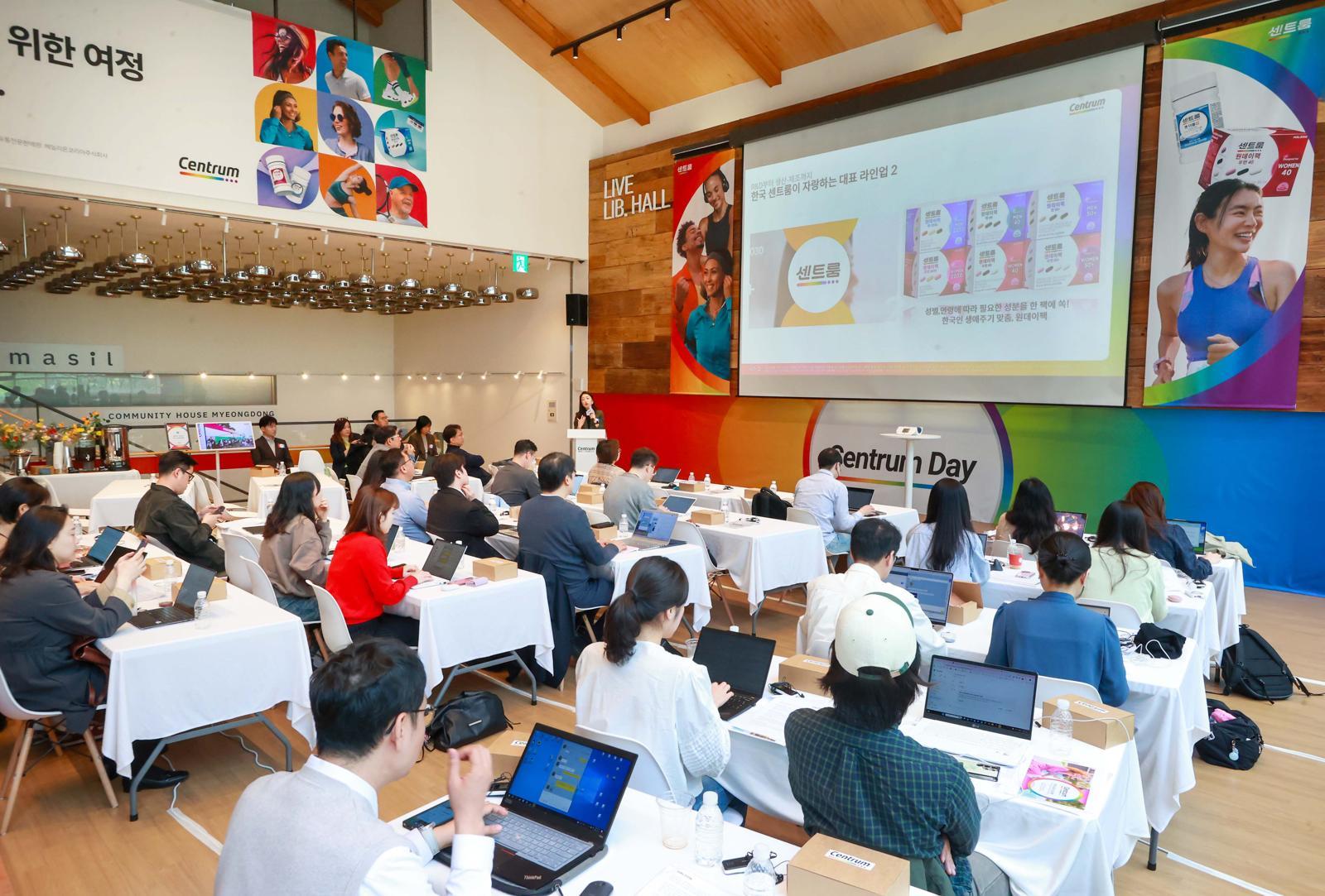 센트룸이 지난 14일 서울 중구 명동에서 소비자 초청 행사 ‘센트룸 데이’를 열었다. 헤일리온 제공