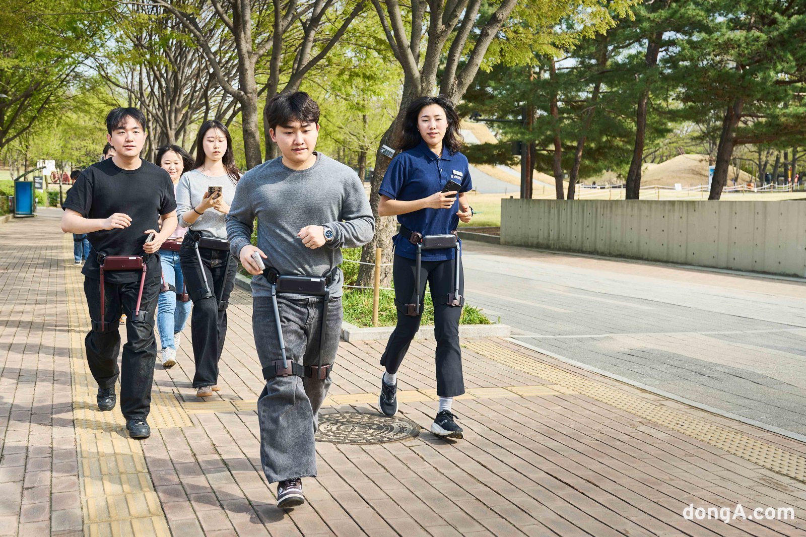 위로보틱스 WIM 프리미엄 착용모습. 위로보틱스