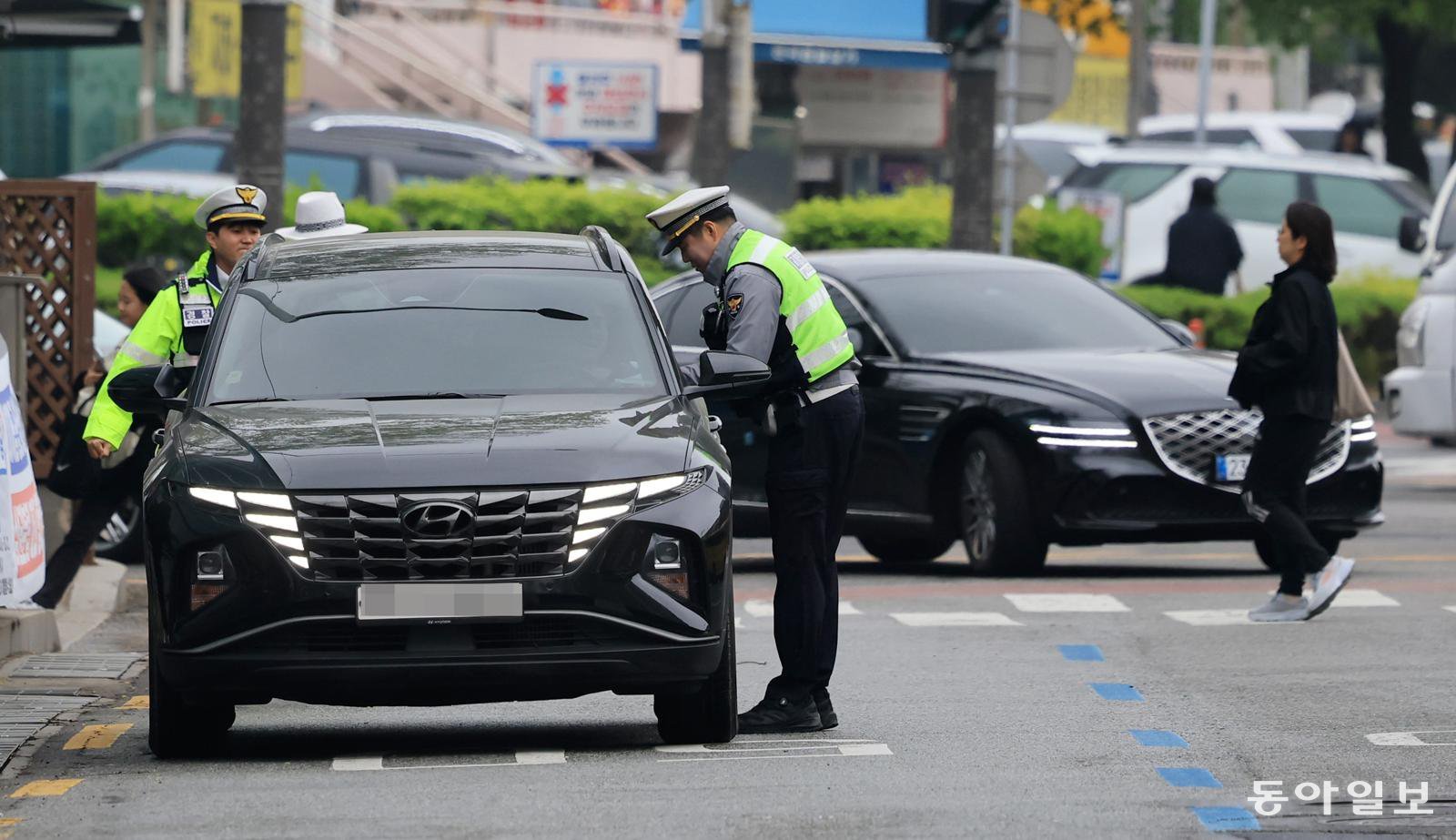 “서행” 안통해… 우회전 일시정지 어기면 범칙금 6만원