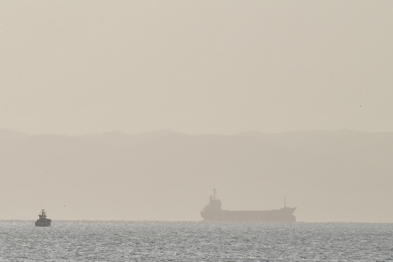 21일 오전 경북 포항시 북구 영일대해수욕장 앞 바다 상공 위로 황사와 희뿌연 초미세먼지가 가득하다. 2026.4.21 ⓒ 뉴스1