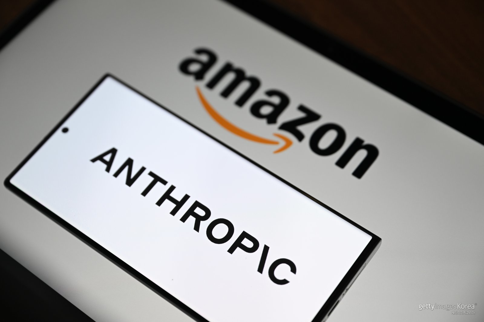 아마존, 앤스로픽에 50억달러 추가 투자…1000억 클라우드 ‘연계 계약’