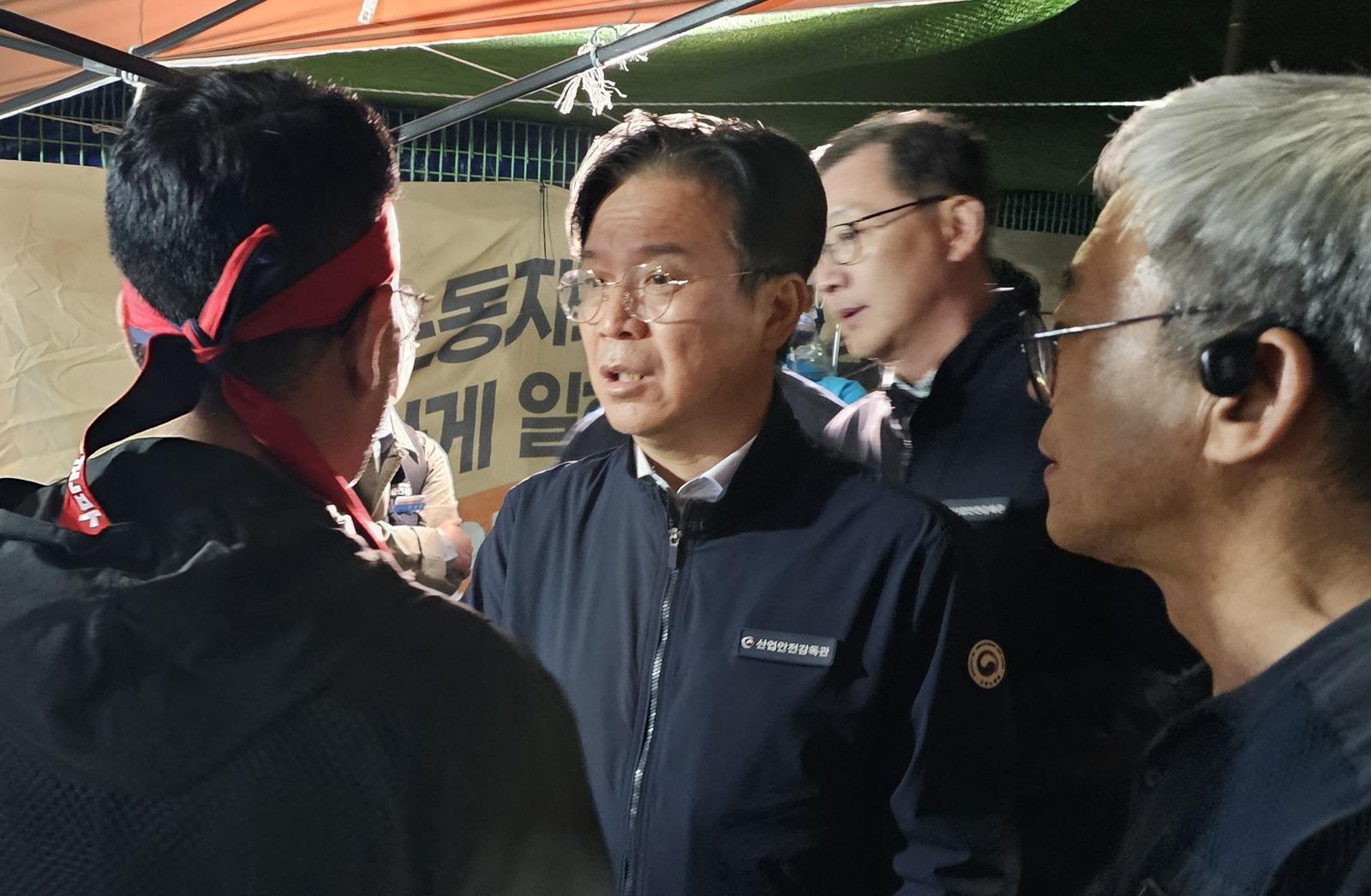 노동부, 화물연대 사태 ‘선 긋기’…“노란봉투법 문제 아냐”