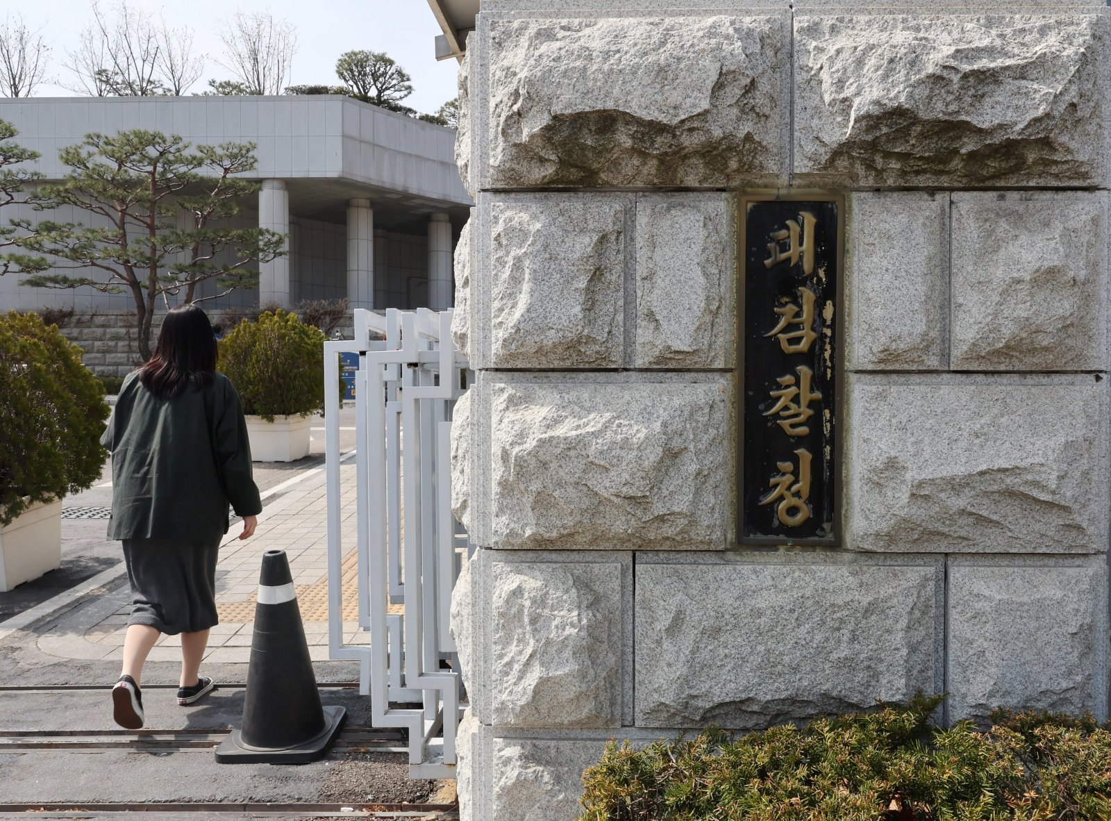 ‘원주 세 모녀 공격’ 10대, 성착취물 제작 정황…檢보완수사로 적발