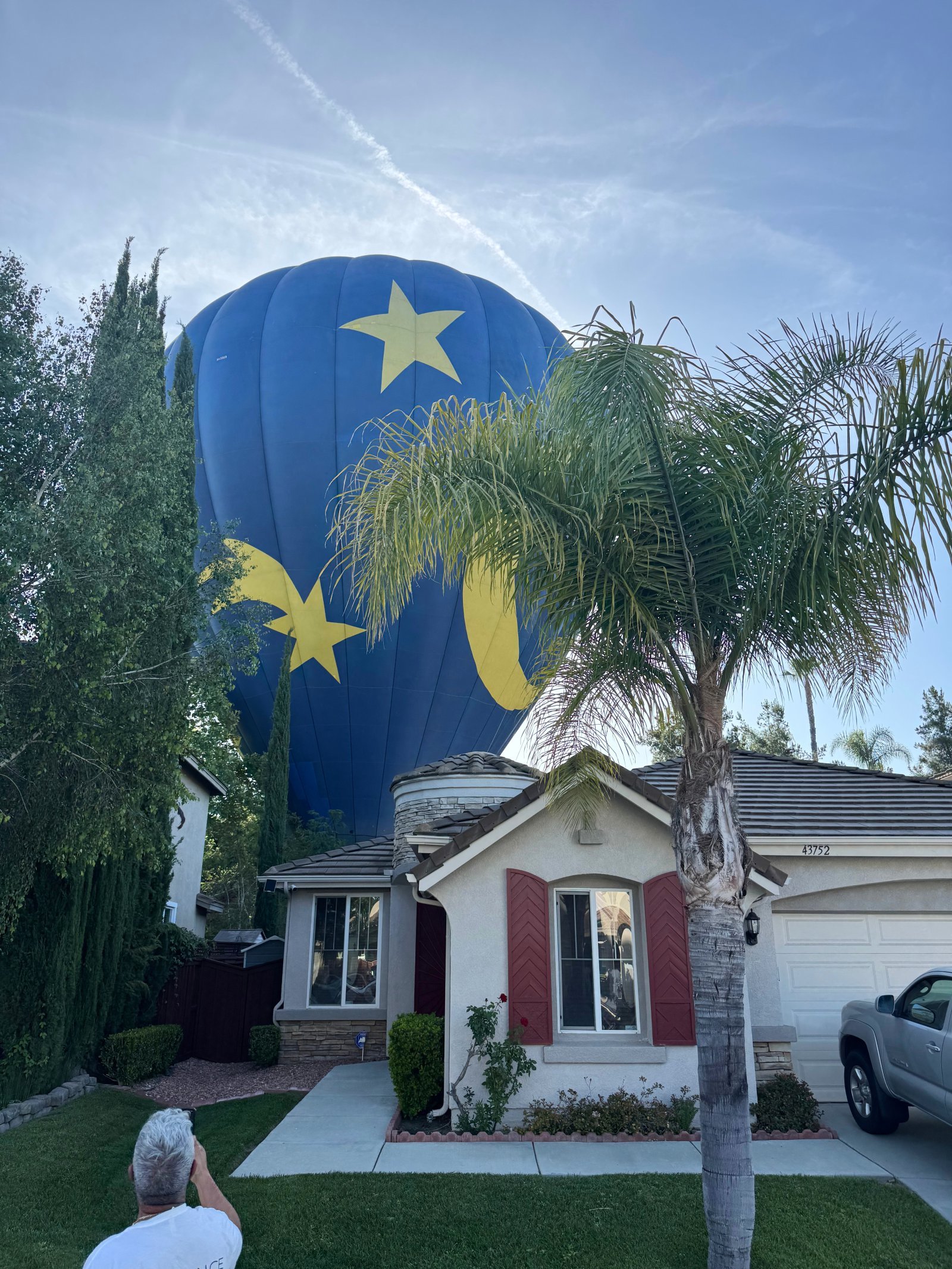 “내 집 뒷마당에 열기구가”…13명 탄 열기구, 美 주택에 비상착륙