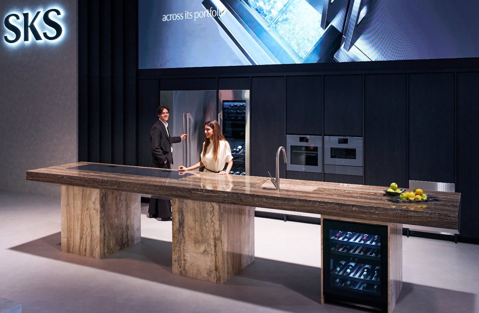 국내 기업들이 20∼26일(현지 시간) 이탈리아 밀라노에서 열리는 ‘밀라노 디자인 위크 2026’에 참가했다. LG전자 부스에 프리미엄 빌트인 가전 브랜드 ‘SKS’의 가전이 설치된 모습. LG전자 제공