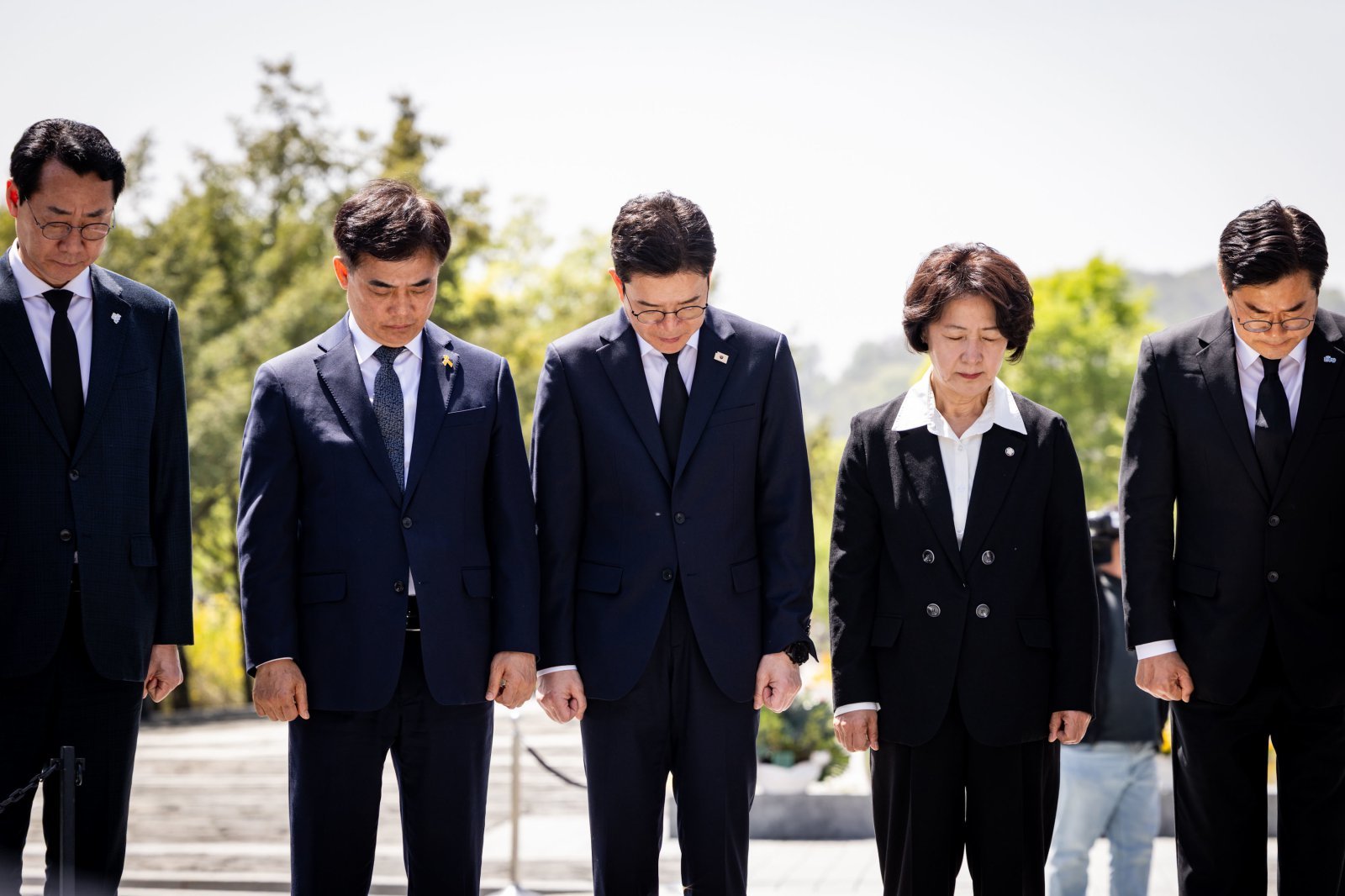 부동산 중개업소에 붙은 매물 안내