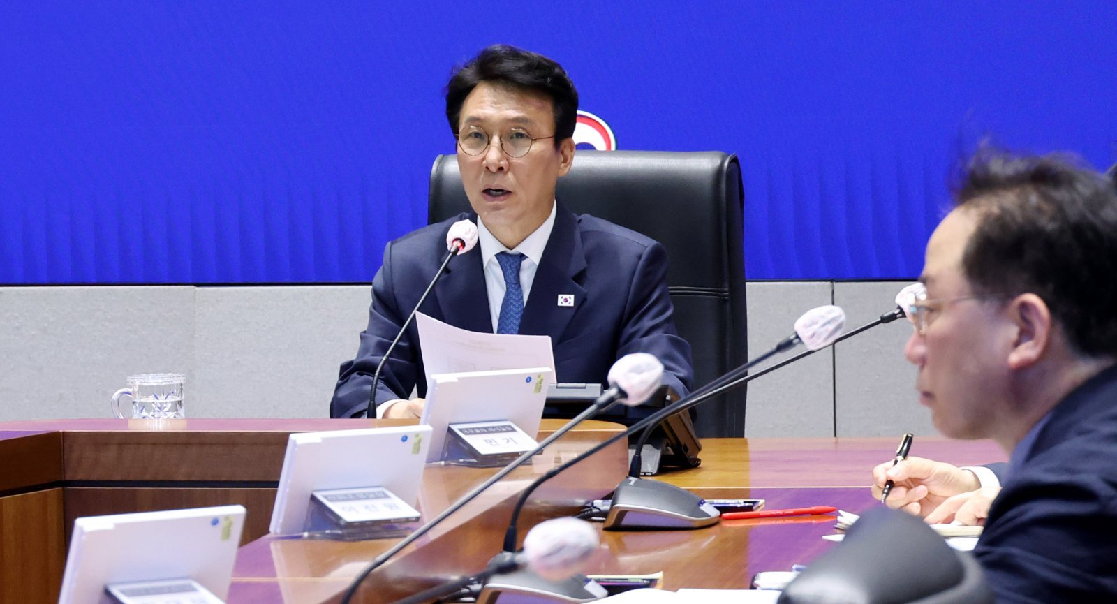 김민석 국무총리가 21일 오후 서울 종로구 정부서울청사에서 대구지역 응급환자 이송체계 점검회의를 주재하고 있다. 2026.04.21. 서울=뉴시스
