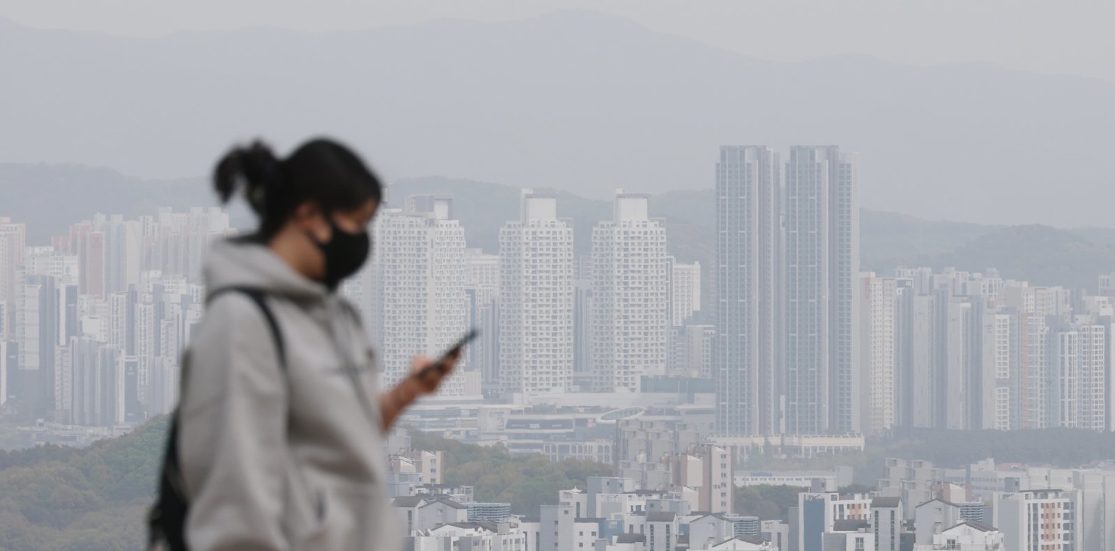 출근길 황사 덮친 하늘, 전국 미세먼지 ‘나쁨’…제주·남부 비