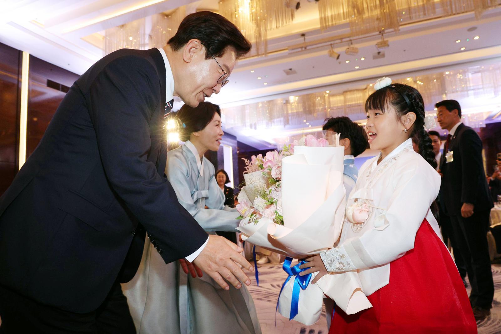 베트남 동포 간담회 참석한 李 “김상식 감독 선전 자랑스럽다”