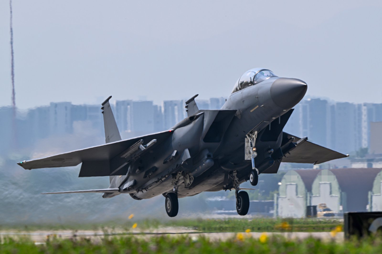 조종사 ‘인생샷’ 찍으려, F-15K 뒤집기 비행중 충돌