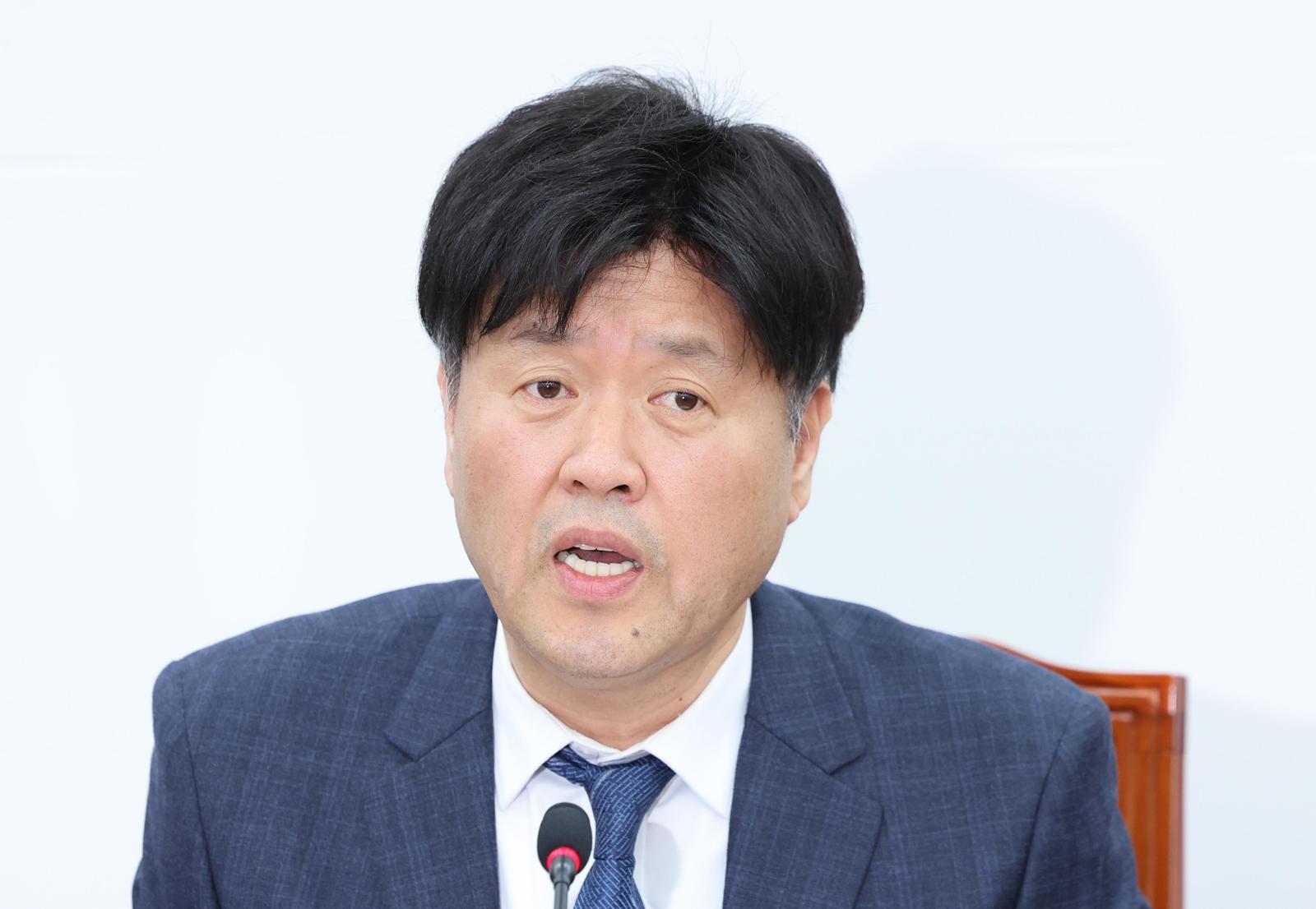 與지도부 김용 출마 불가론에 친명 “기회 줘야”… 명청 긴장감