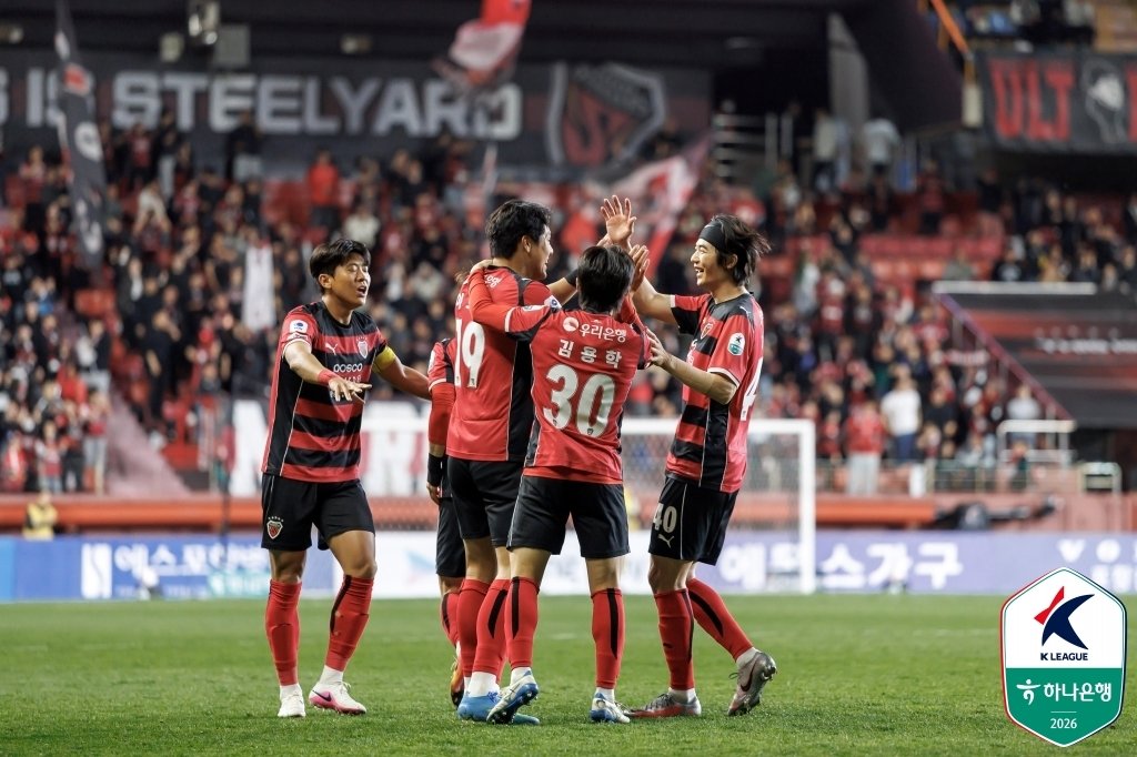 광주전서 기뻐하는 기성용(오른쪽). 한국프로축구연맹 제공