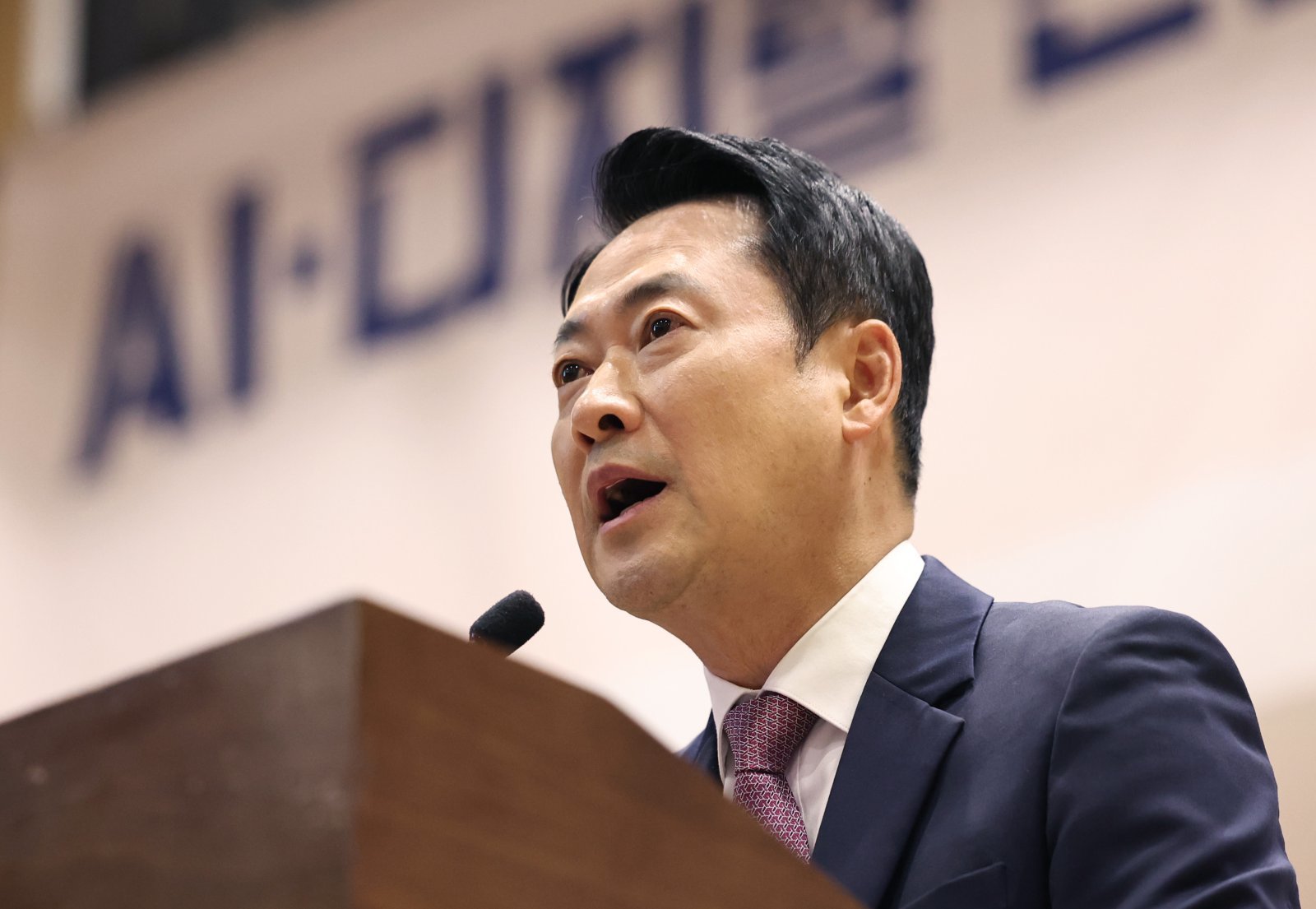 장동혁 국민의힘 대표가 23일 오전 서울 여의도 국회의원회관에서 ‘AI·디지털 전환 시대, 직업훈련의 품질개선과 혁신, 지원개선 방안’을 주제로 열린 세미나에서 축사하고 있다. 2026.4.23 (서울=뉴스1)