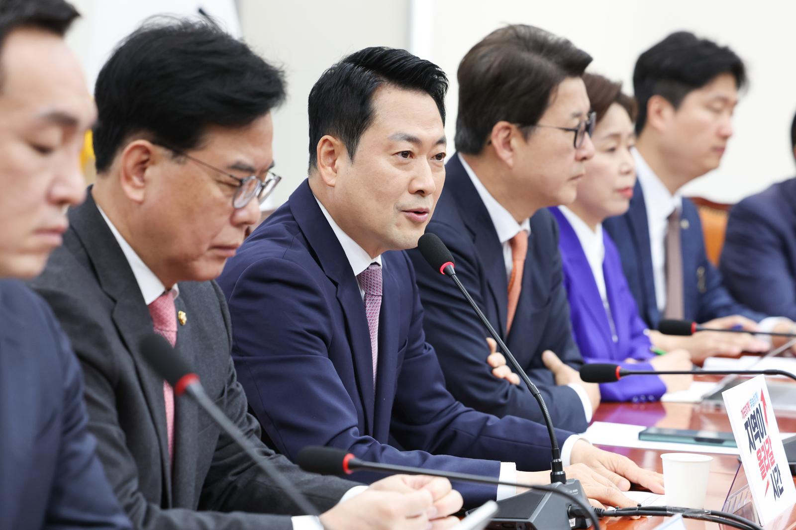 장동혁 국민의힘 대표가 23일 서울 여의도 국회에서 열린 최고위원회의에서 발언하고 있다. 뉴스1