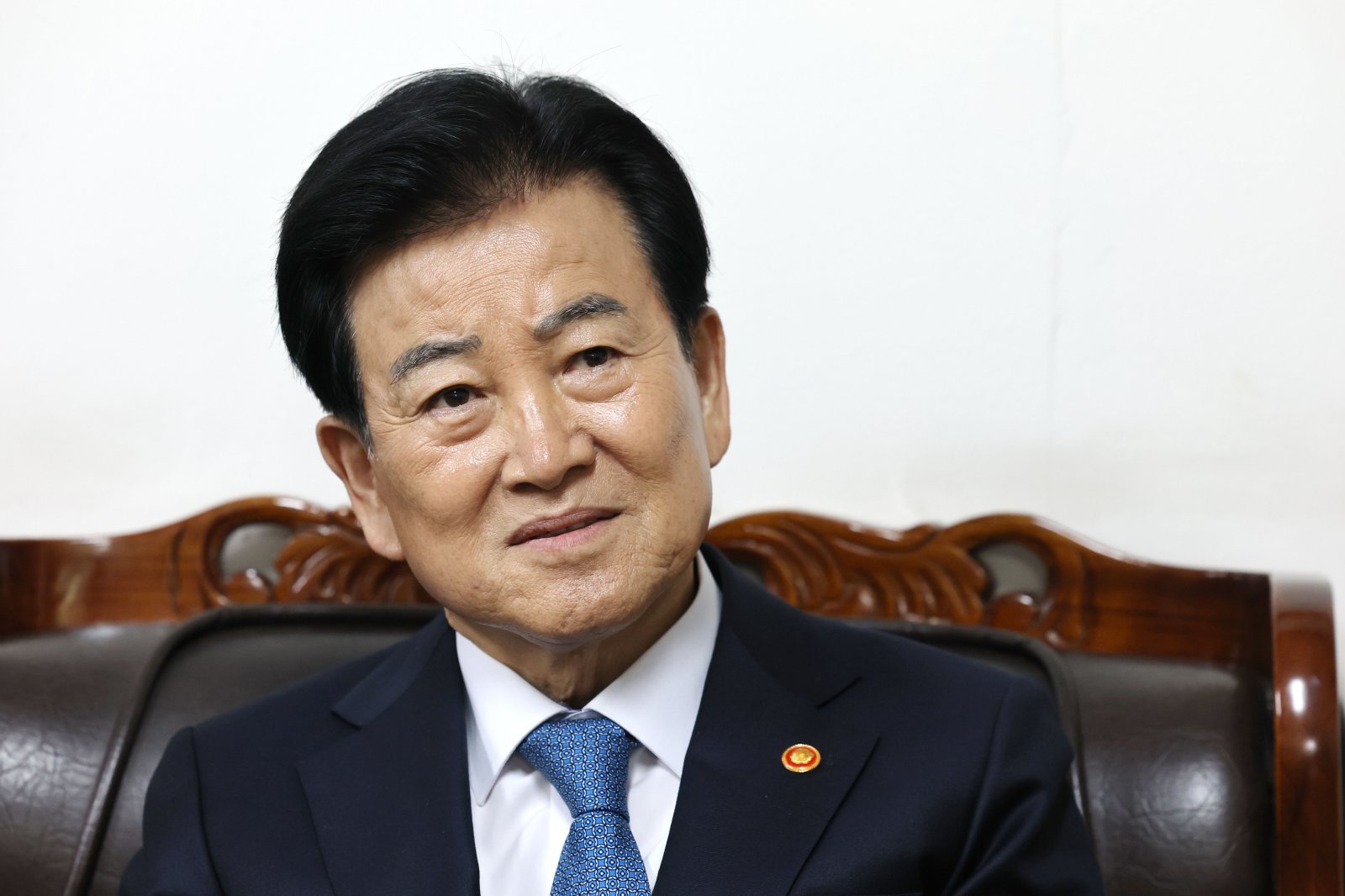 정동영 통일부 장관이 23일 오전 서울 종로구 수운회관에서 한국종교인평화회의(KCRP) 대표회장인 박인준 천도교 교령을 예방, 생각에 잠겨있다.  2026.4.23 서울=뉴스1