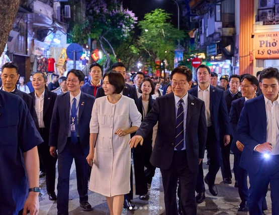 베트남 국민들에게 인사를 건네는 이재명 대통령. 인스타그램