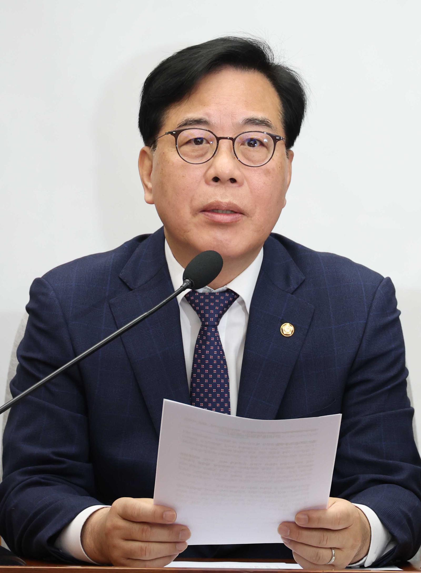송언석 국민의힘 원내대표가 24일 오전 서울 여의도 국회에서 열린 원내대책회의에서 발언을 하고 있다. 2026.04.24. 뉴시스