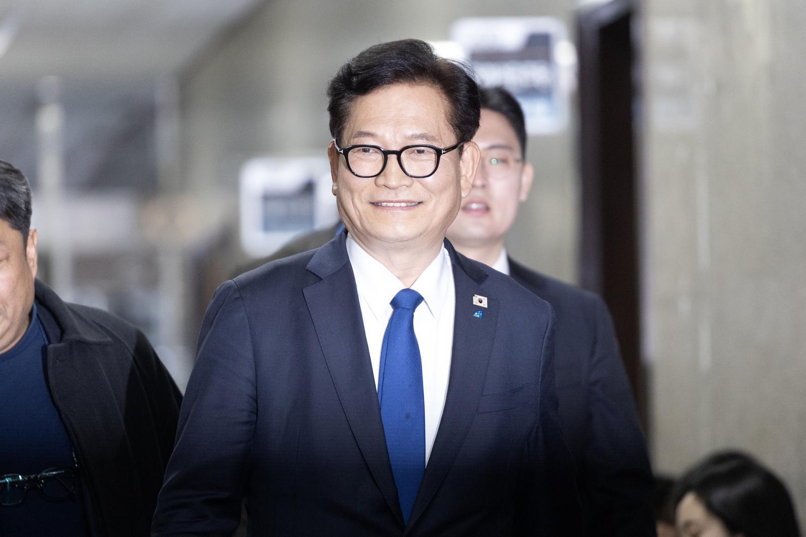 송영길 더불어민주당 전 대표가 지난달 5일 서울 여의도 국회에서 정청래 대표와 면담을 위해 대표실로 향하고 있다. 2026.3.5 뉴스1