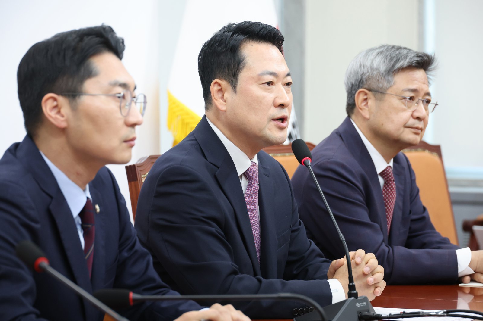 장동혁 국민의힘 대표가 24일 서울 여의도 국회에서 열린 현안 관련 브리핑을 하고 있다. 뉴스1