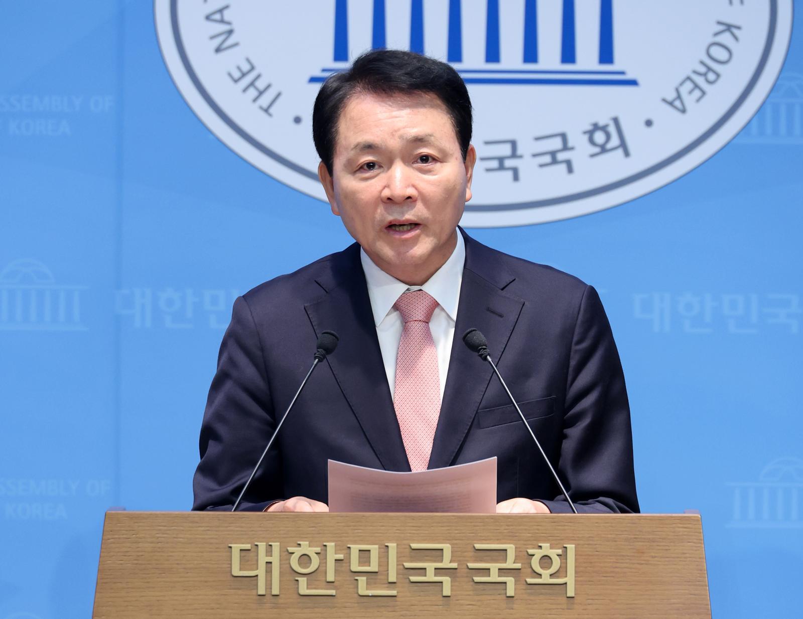 성일종 “정동영, 더이상 국가에 짐 되지 마시길”