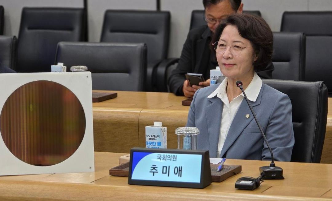 24일 경기 평택시 삼성전자 평택캠퍼스를 찾아 간담회에 참석한 더불어민주당 경기도지사 후보인 추미애 의원. 추미애 캠프 제공