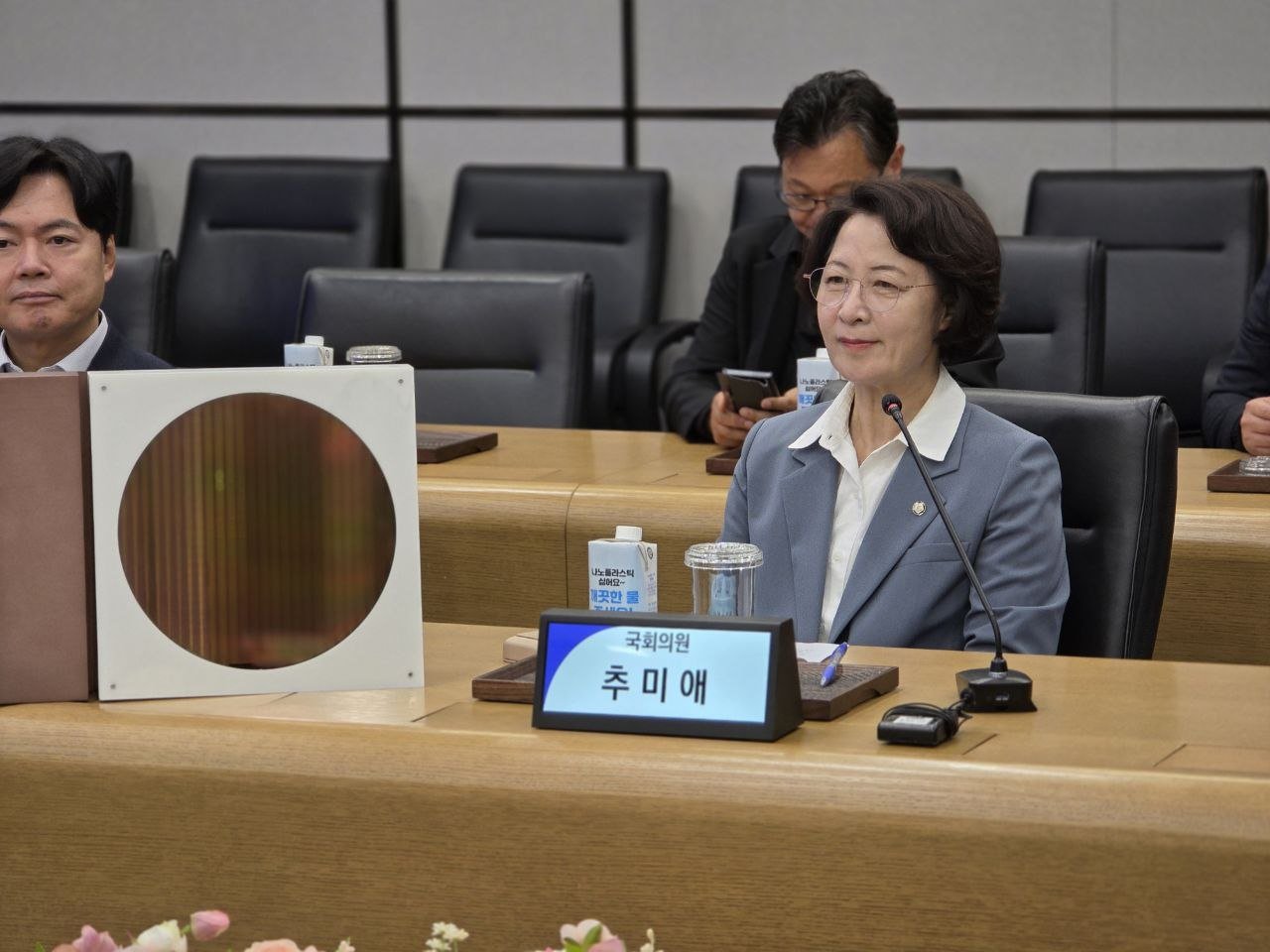 ‘삼전닉스’ 찾은 추미애 “반도체 어디 뚝 떼준다고 되나”…지방이전론 제동