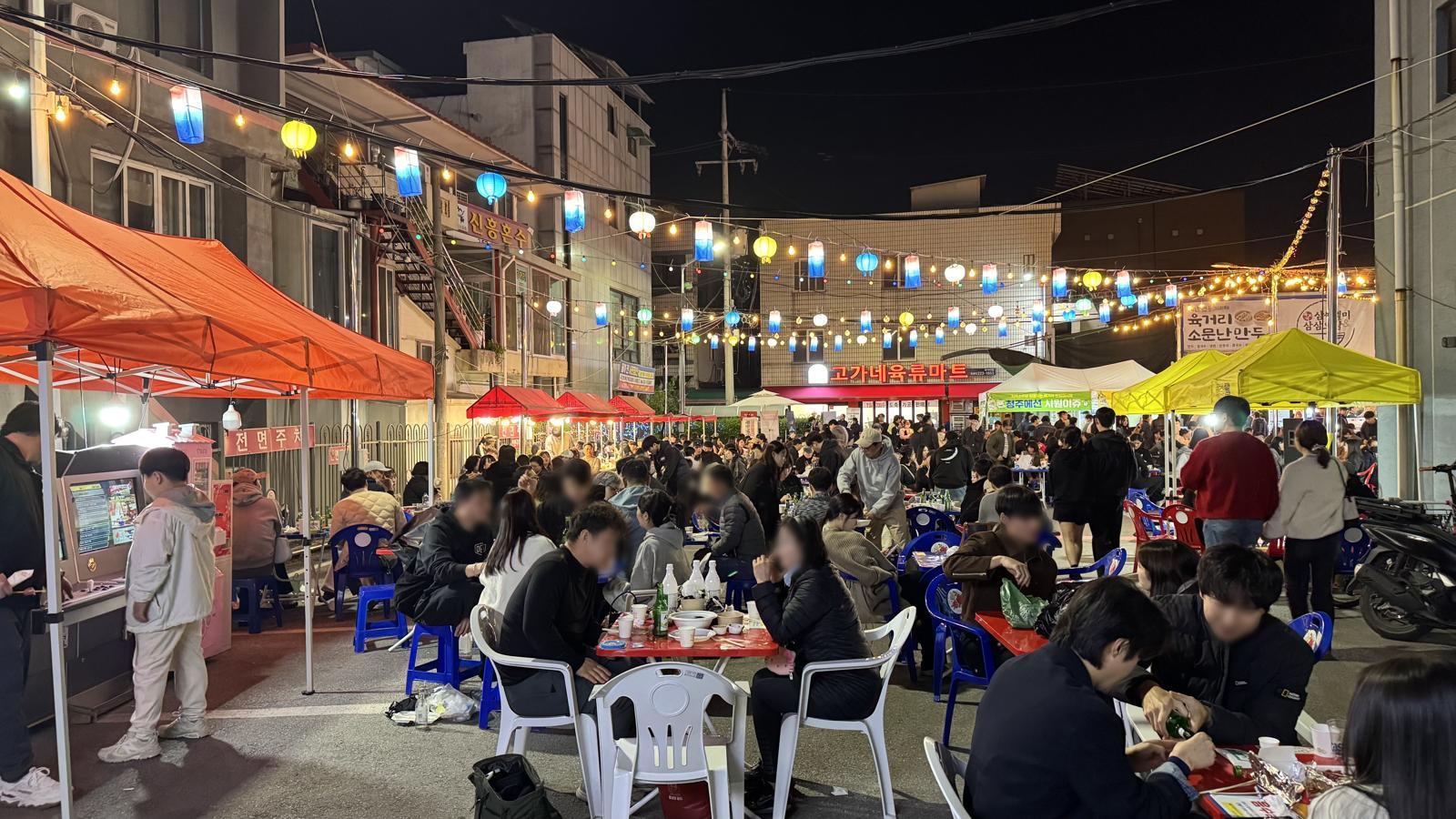 1만 원으로 즐기는 ‘육거리 야시장’… 밤마다 웃음소리 끊이지 않네