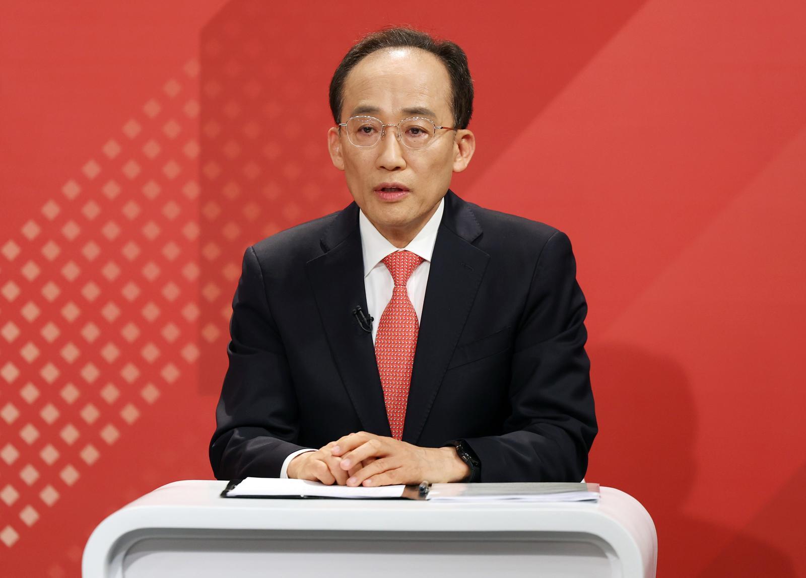 추경호 국민의힘 대구시장 후보가 30일 오후 대구 수성구 TBC에서 열린 국민의힘 대구시장 후보 1차 비전 토론회에 앞서 리허설을 하고 있다. 2026.03.30. 뉴시스