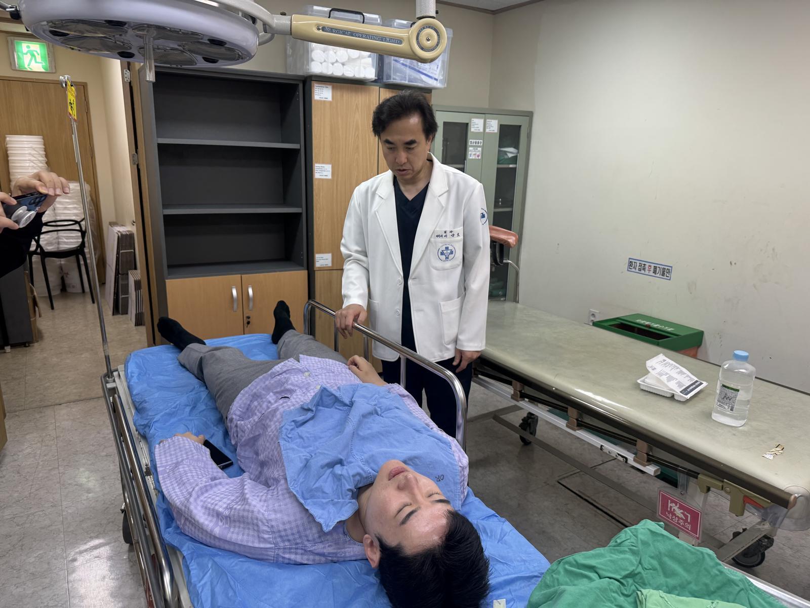 개혁신당 정이한 부산시장 후보, ‘음료수 테러’ 당했다