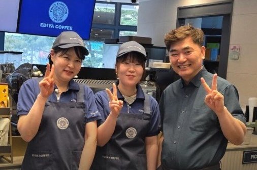 대전 오월드 카페 점주가 늑대 ‘늑구’ 수색 기간 동안 매출이 끊긴 상황에서도 수색 인력에 커피 4500잔을 무료로 제공했다/ 이디야 커피 인스타그램 갈무리