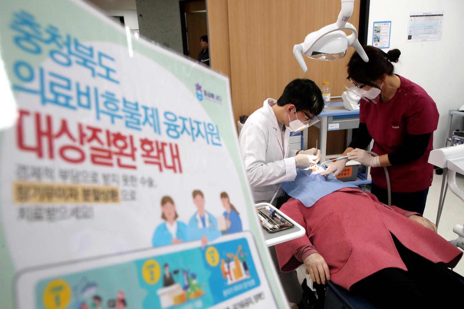 충북도는 ‘의료비 후불제’가 낮은 손실률과 높은 이용 만족도를 기록하며 성공적으로 안착했다고 밝혔다. 충북도 제공