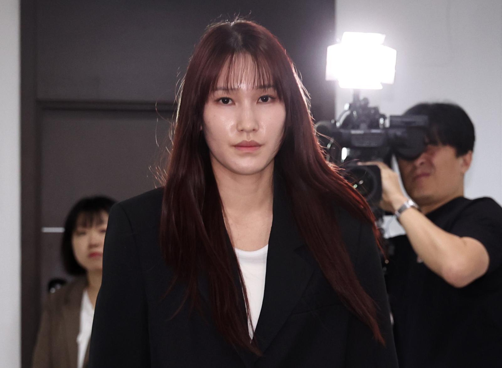 술을 마시고 운전대를 잡은 배구선수 안혜진이 27일 오전 서울 마포구 한국배구연맹(KOVO)에서 음주운전 관련 소명을 하기 위해 상벌위원회에 출석하고 있다. 2026.4.27 ⓒ 뉴스1